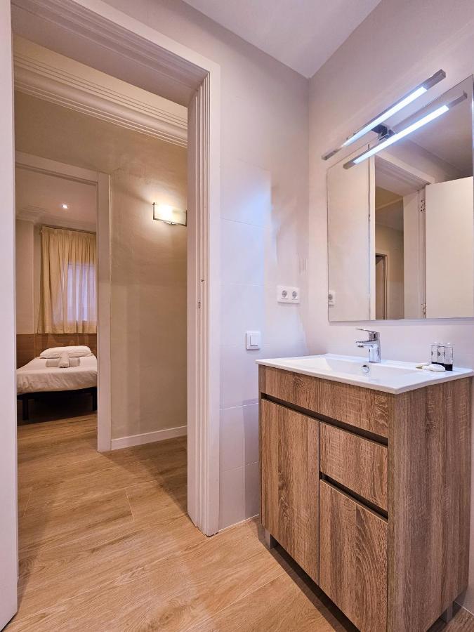Classbedroom Park Gueell Apartment Barcellona Esterno foto